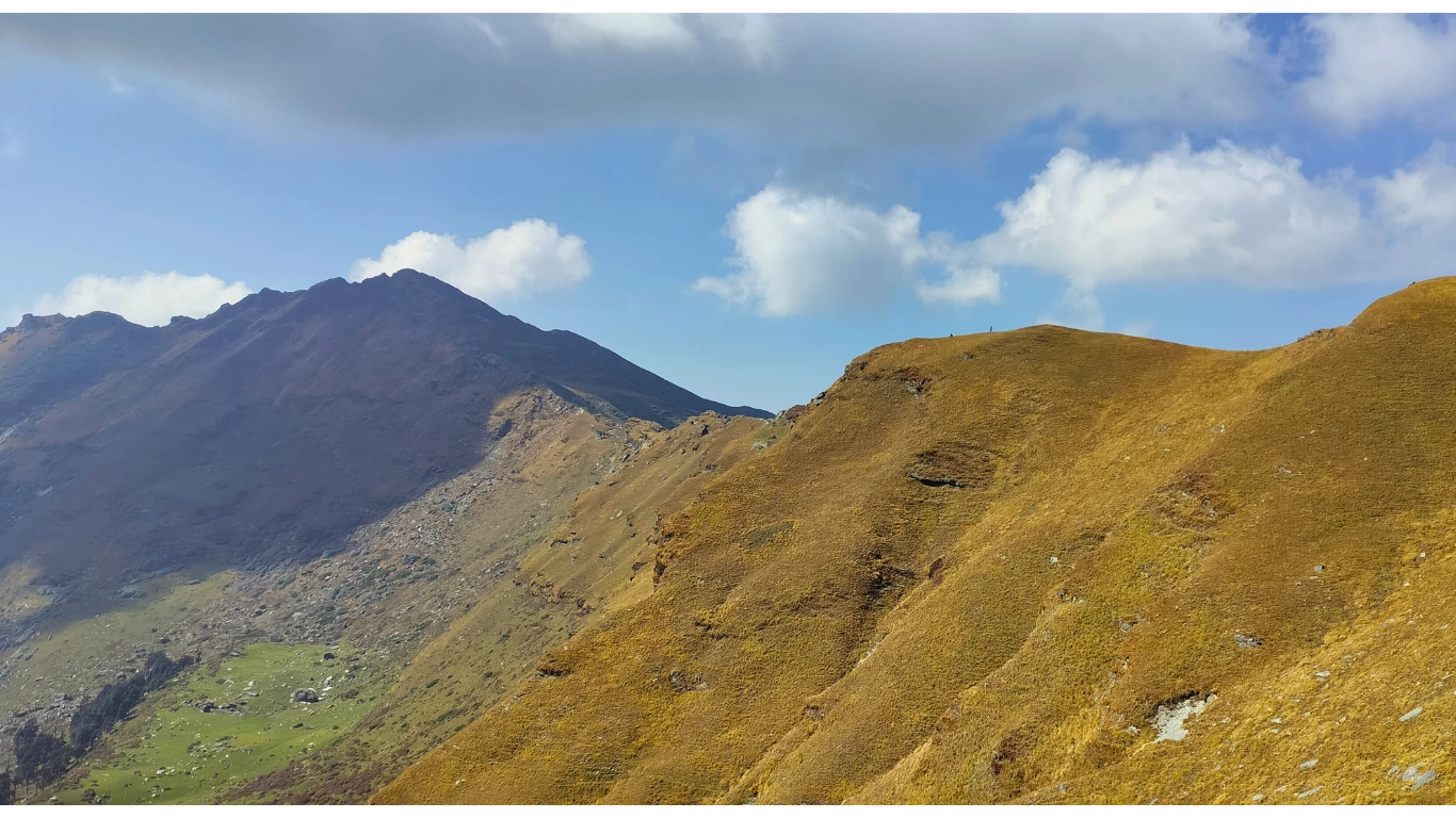 Landscape and cloudy view From Phulara Ridge Trek