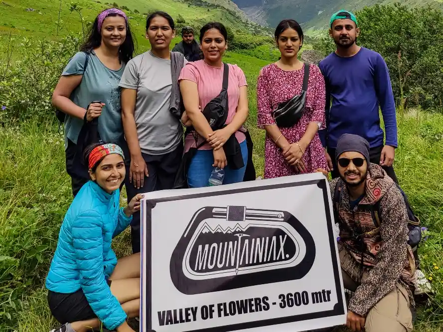 trekkers at valley of flowers